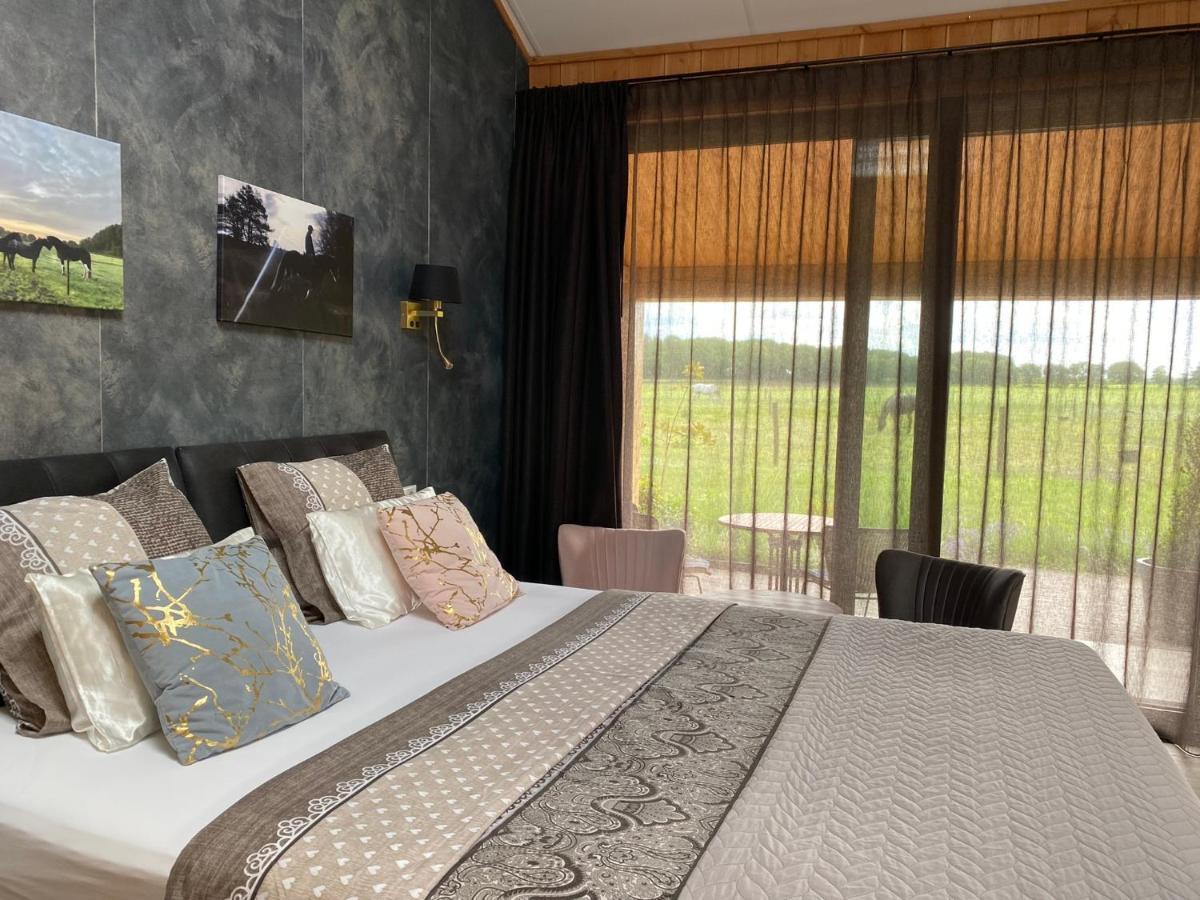 Bed and Breakfast 'T Heidepaleis Garderen Exterior foto